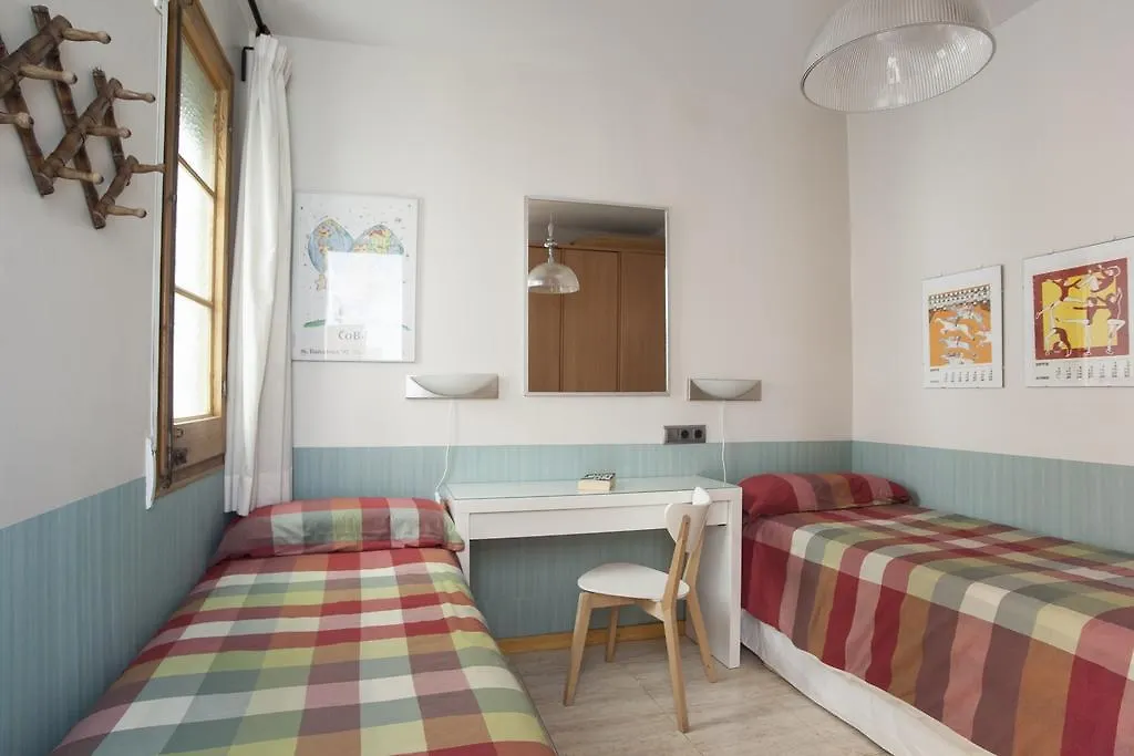Aparteasy - Authentic Family Apartment 바르셀로나